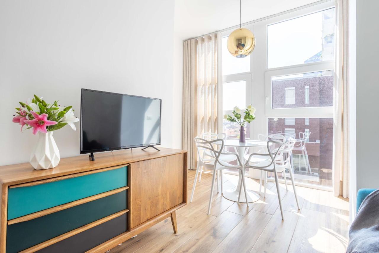 Sunlit 1 Bedroom Apt Via Pirelli Milan Exterior photo